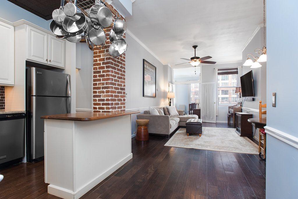 264 9TH ST - Photo 1