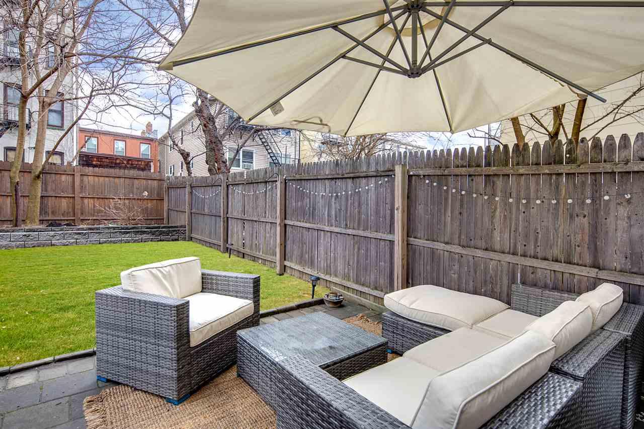 202 6TH ST - Photo 1