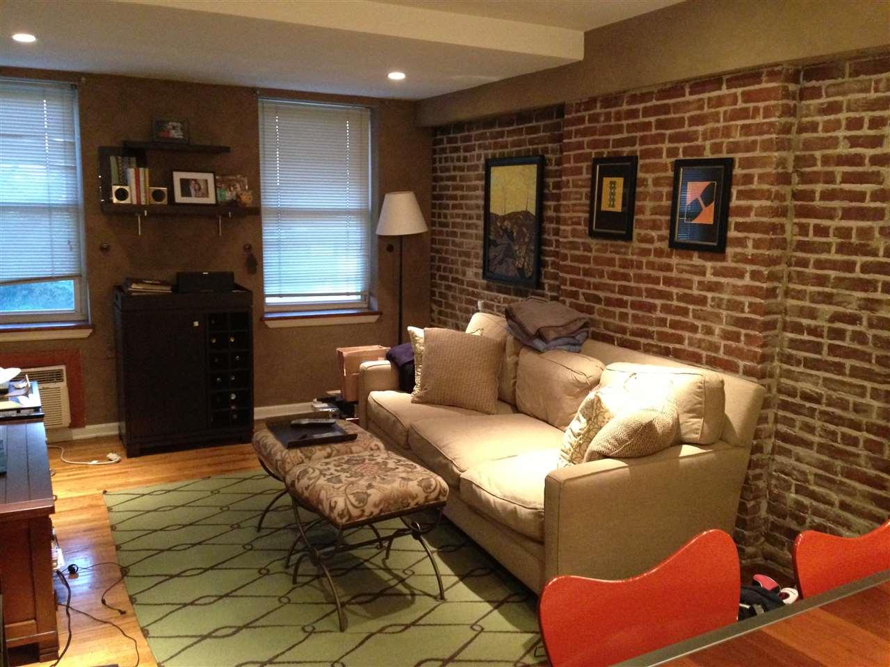 1315 Washington St - Photo 1