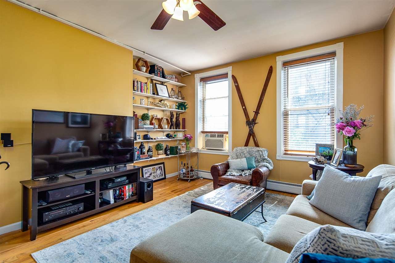 621 Willow Ave - Photo 1