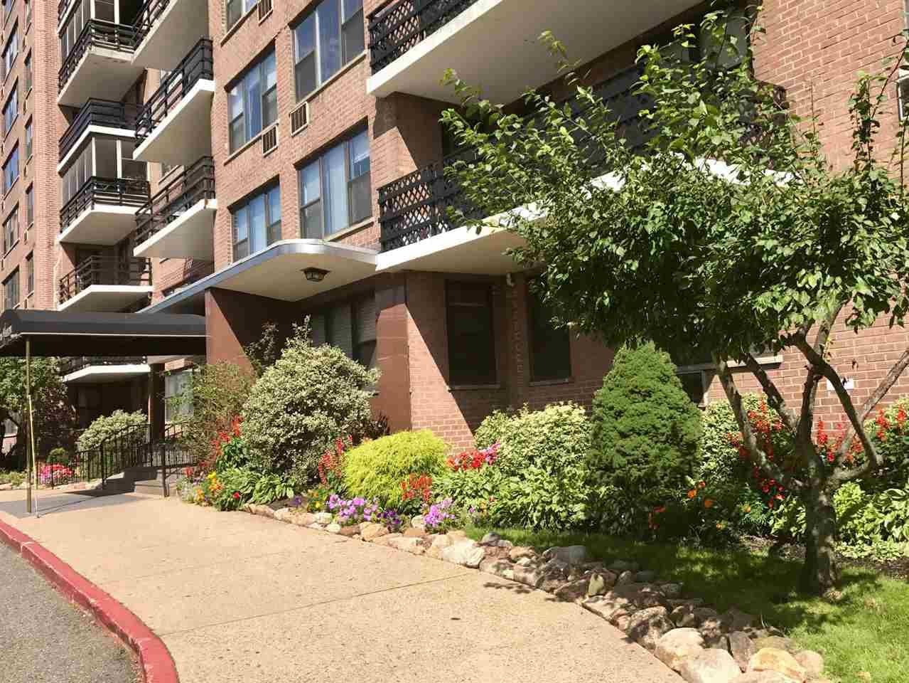10 Huron Ave - Photo 1