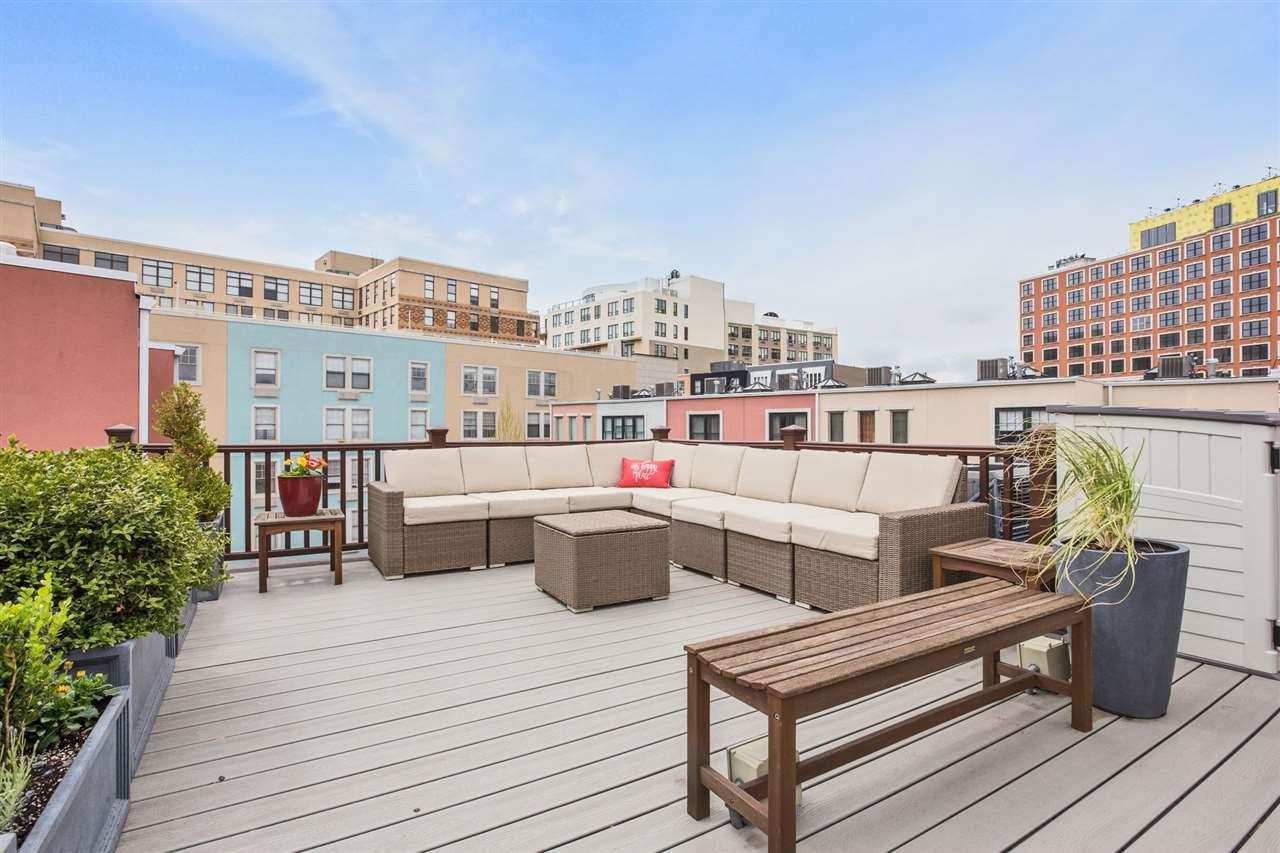 299 Grand St - Photo 1