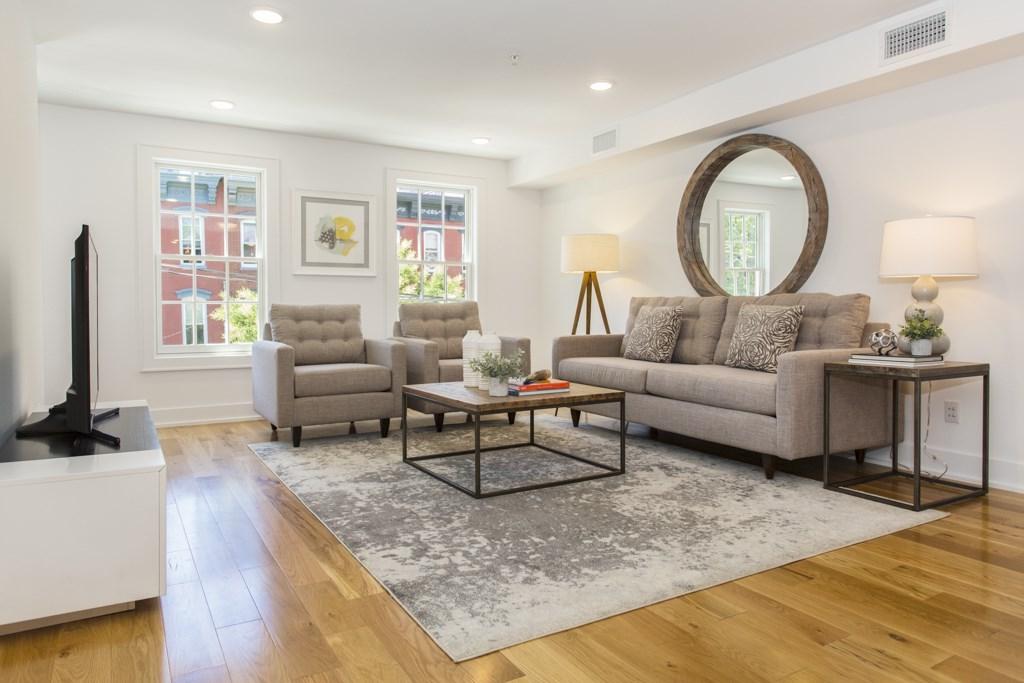 208 York St - Photo 1