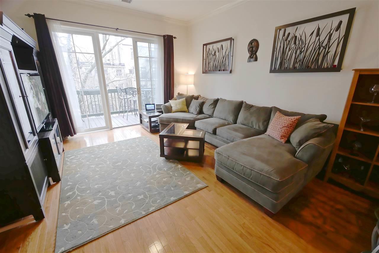 61 Grand St - Photo 1