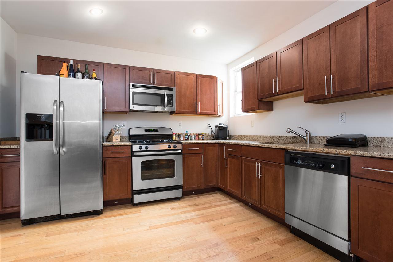 913 Willow Ave - Photo 1