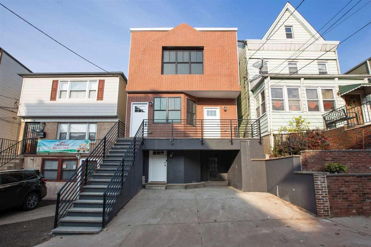 258 Hutton St - Photo 1