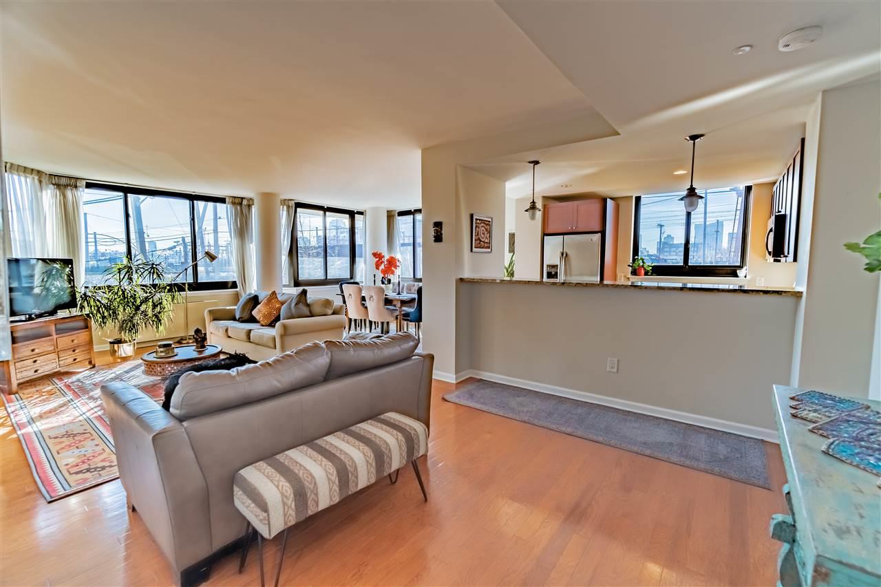 700 Grove St - Photo 1