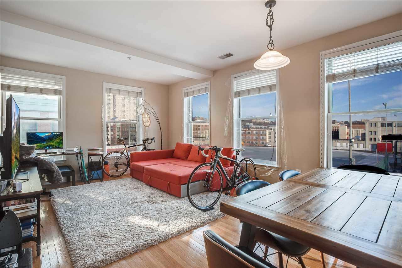 402 9TH ST - Photo 1