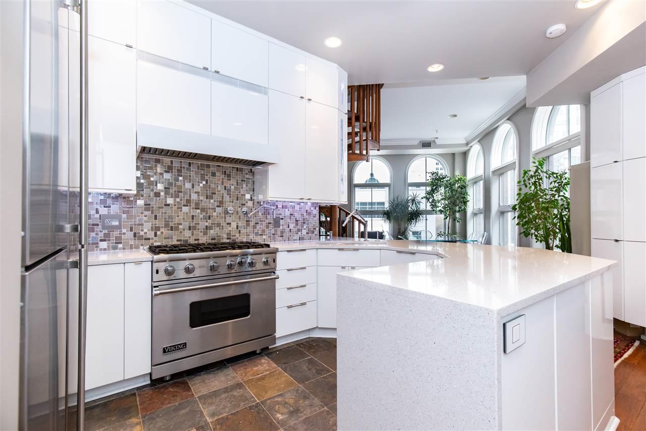 61 Grand St - Photo 1