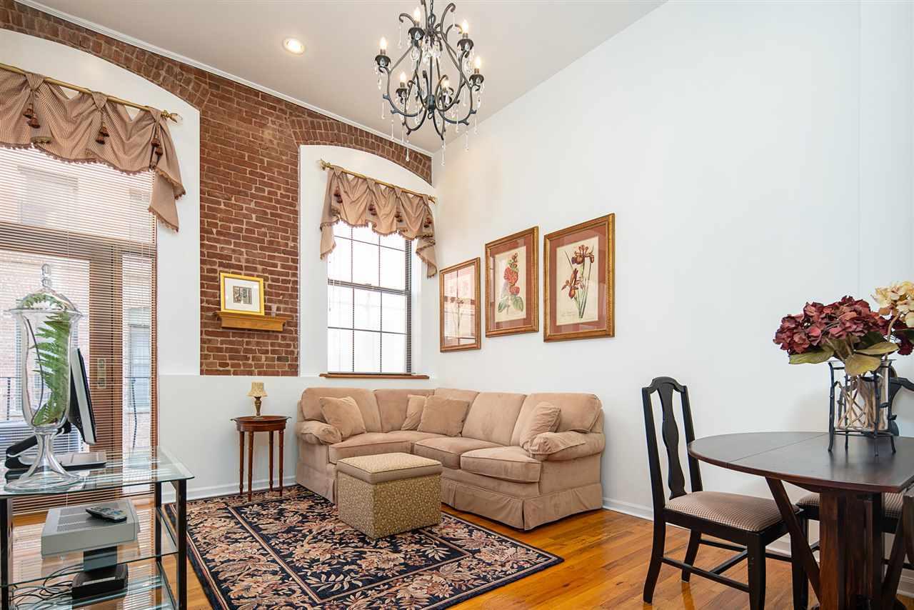 1015 Grand St - Photo 1