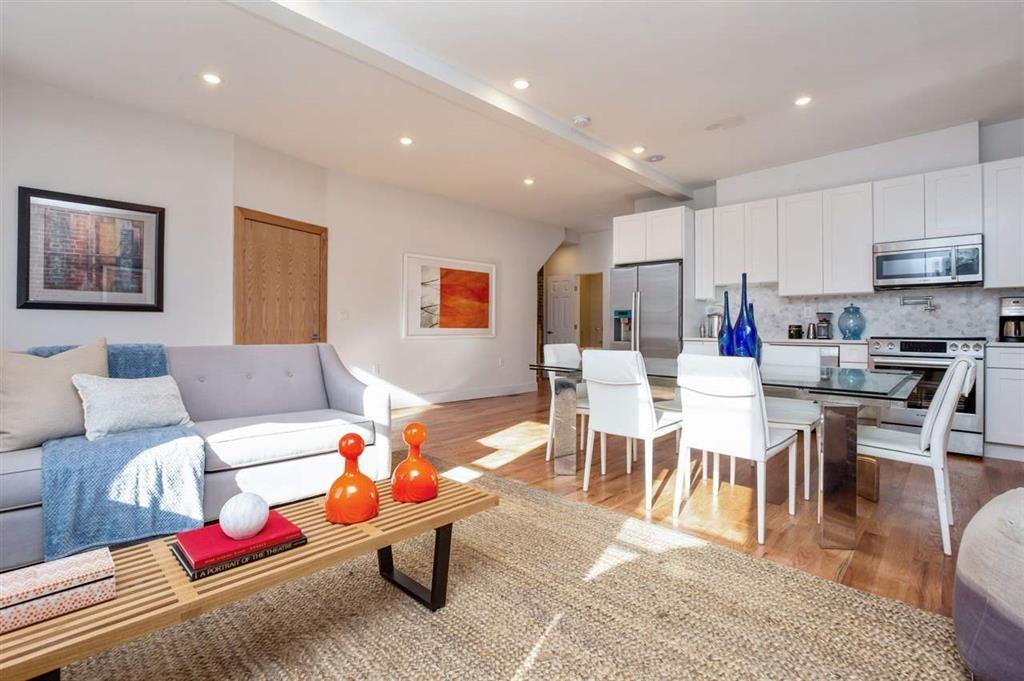 260 Griffith St - Photo 1