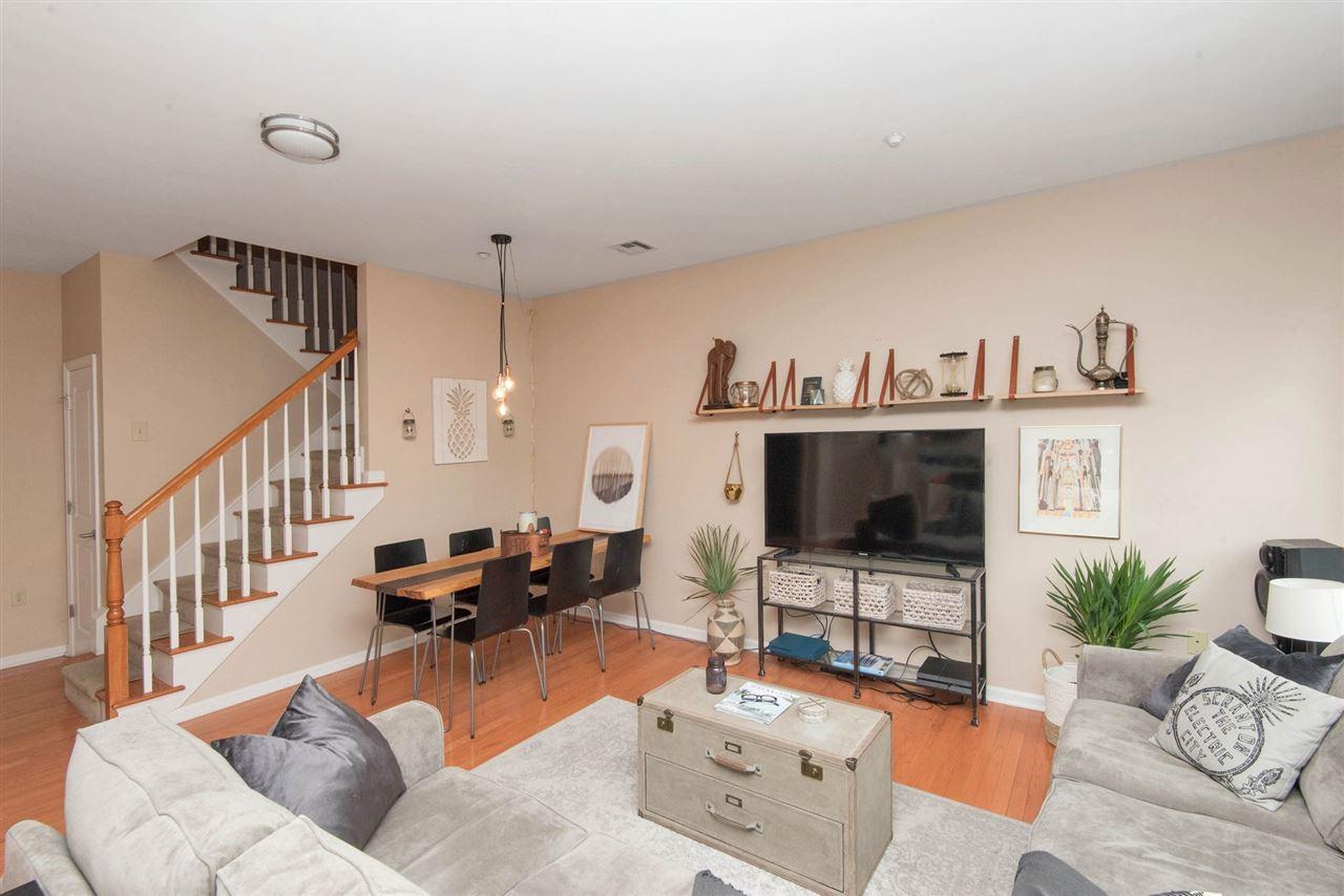25 Duncan Ave - Photo 1
