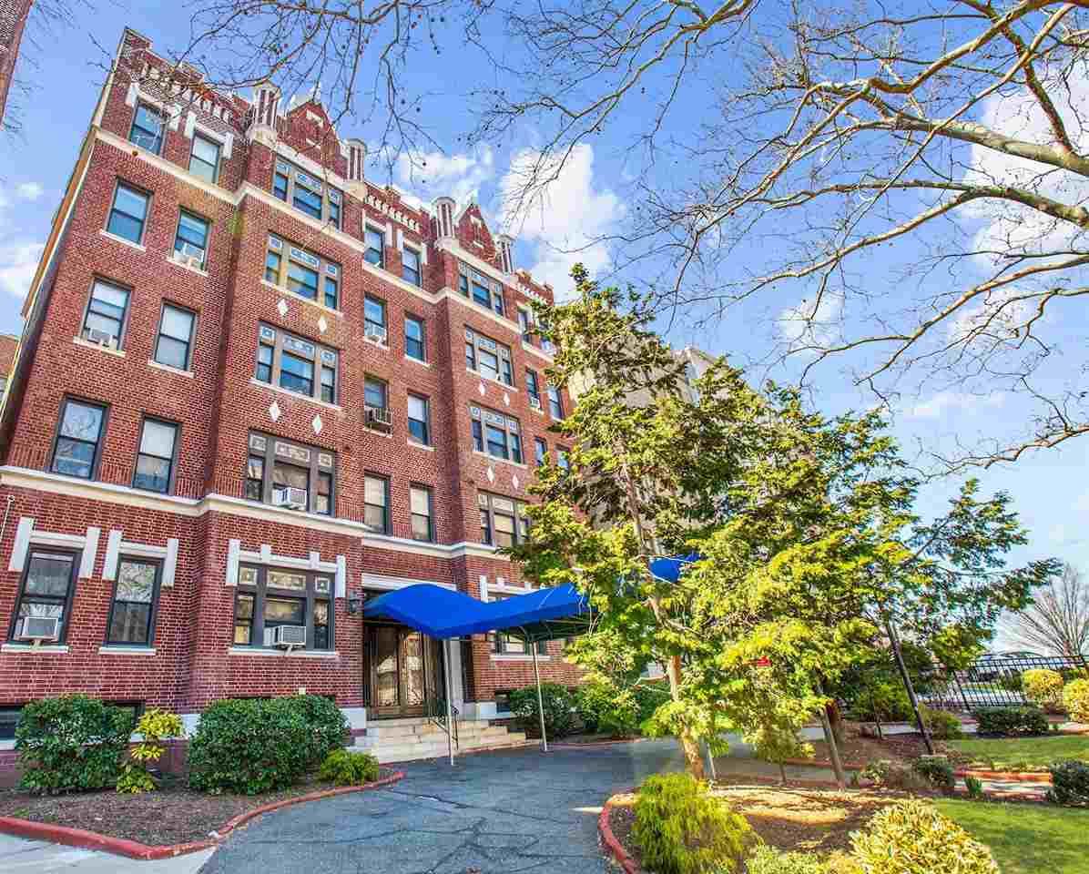 53 Duncan Ave - Photo 1