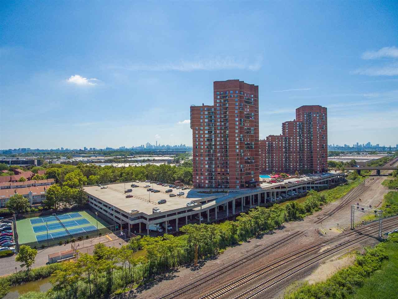 220 Harmon Cove Tower - Photo 1