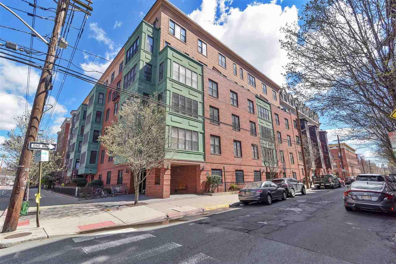 901 Madison St - Photo 1