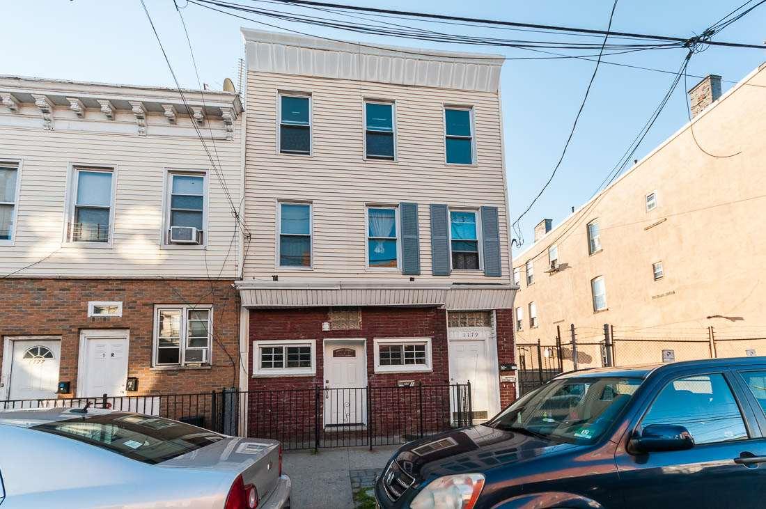 1179 Summit Ave - Photo 1