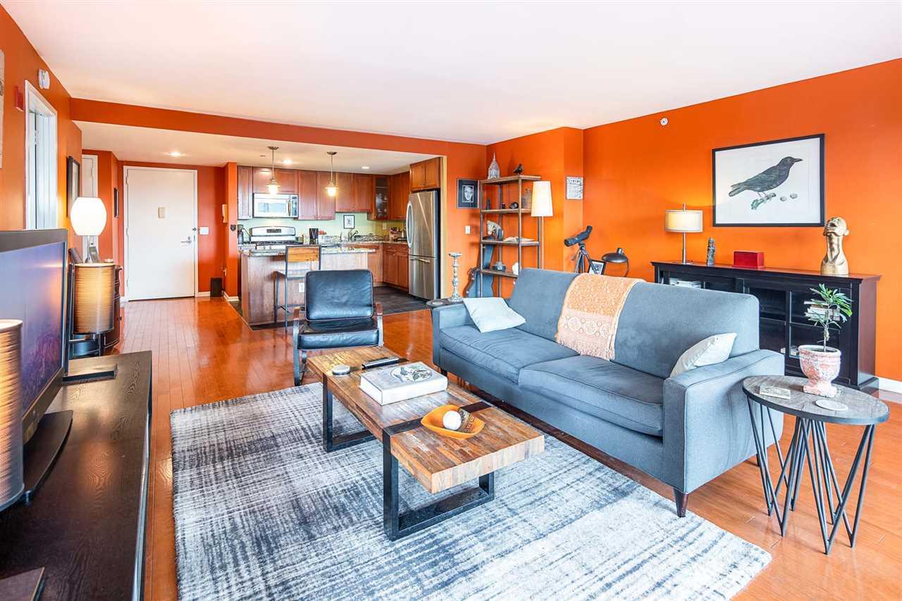 700 Grove St - Photo 1