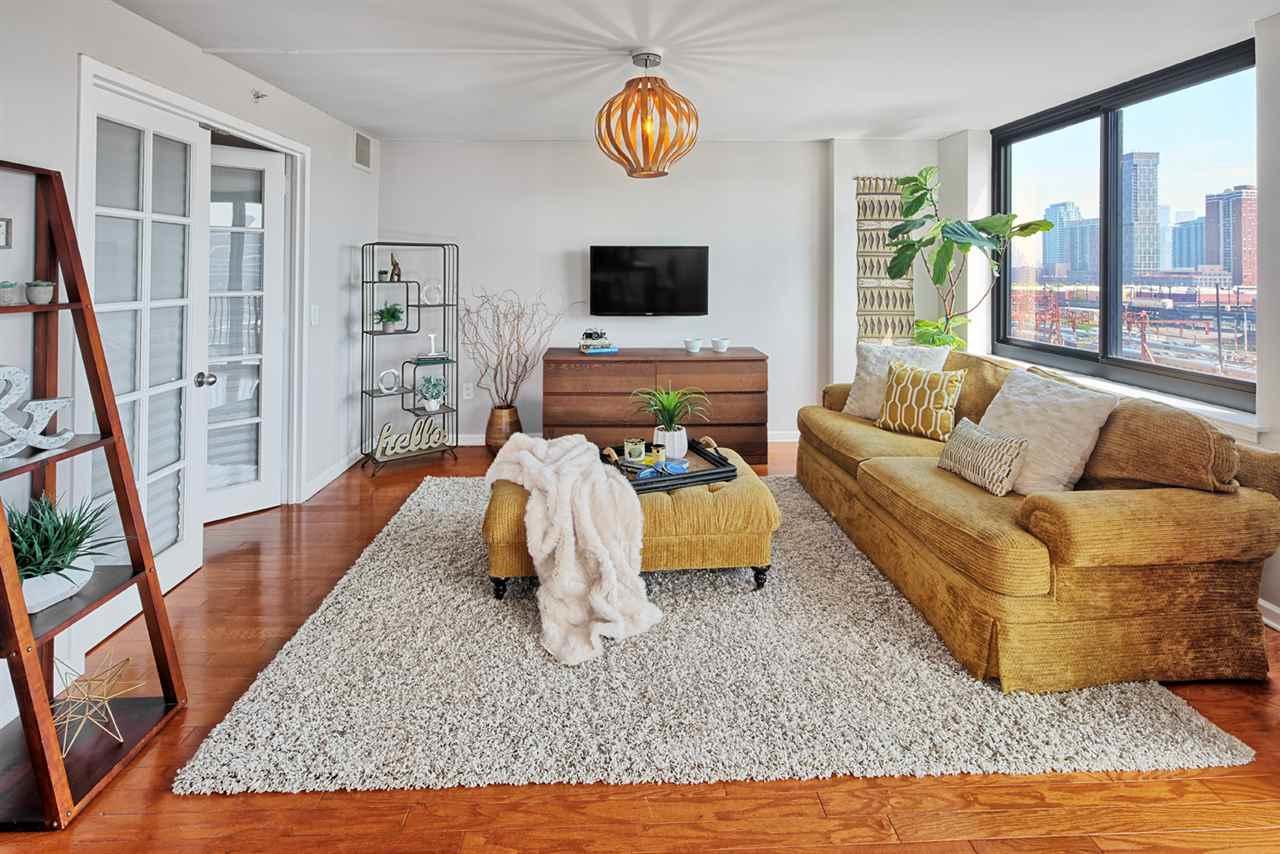 700 Grove St - Photo 1