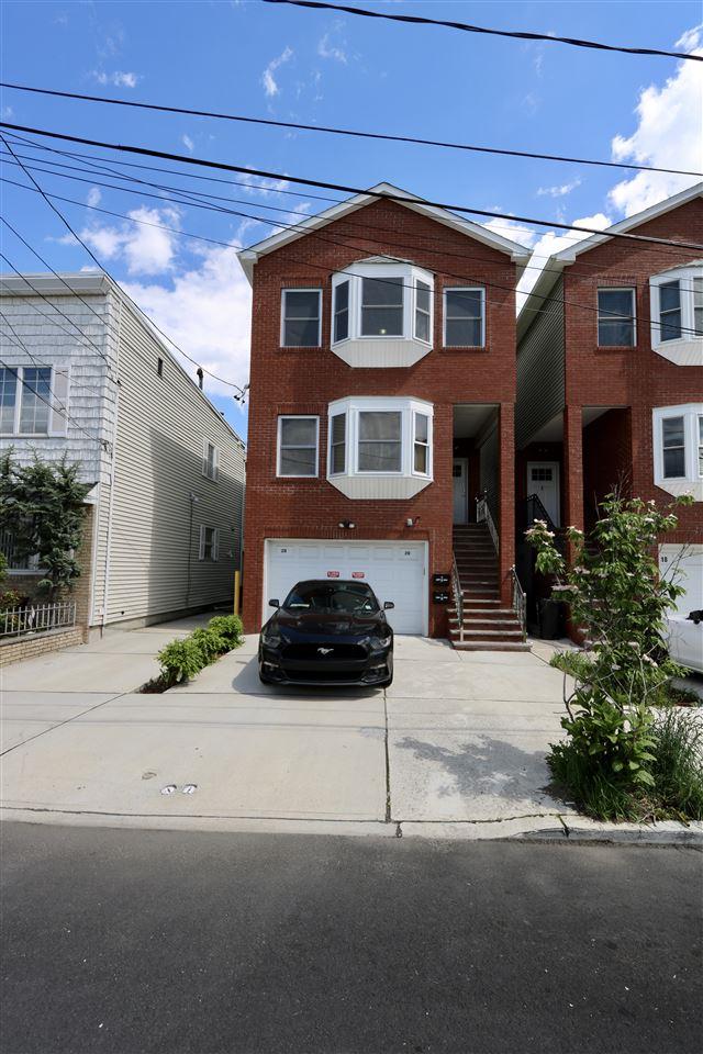 20 Everett St - Photo 1