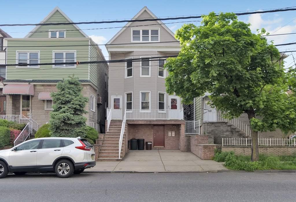 569 Avenue E - Photo 1