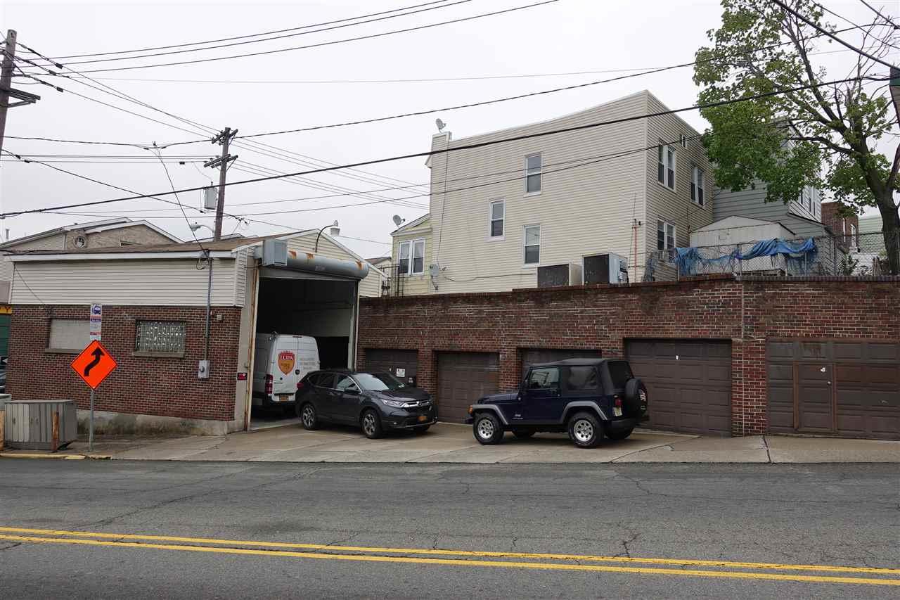 657 37TH ST - Photo 1