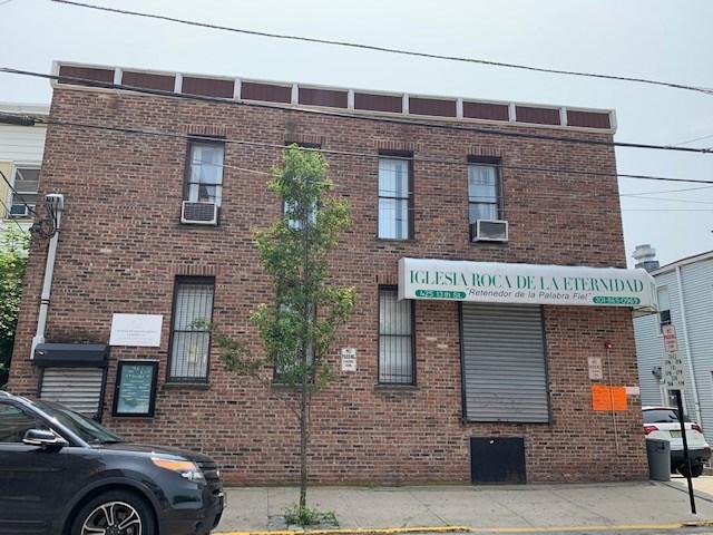 425 13TH ST - Photo 1