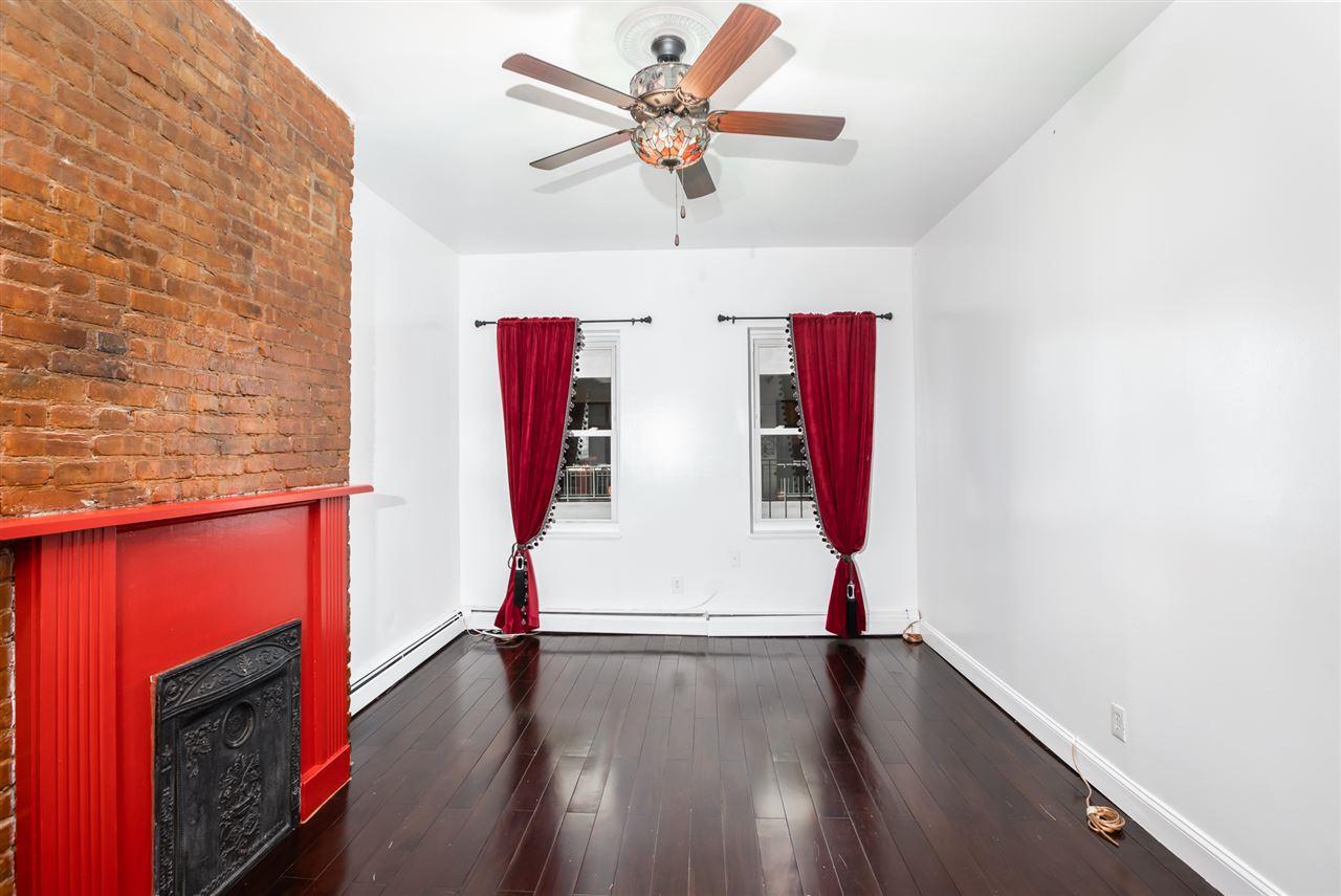 212 9TH ST - Photo 1