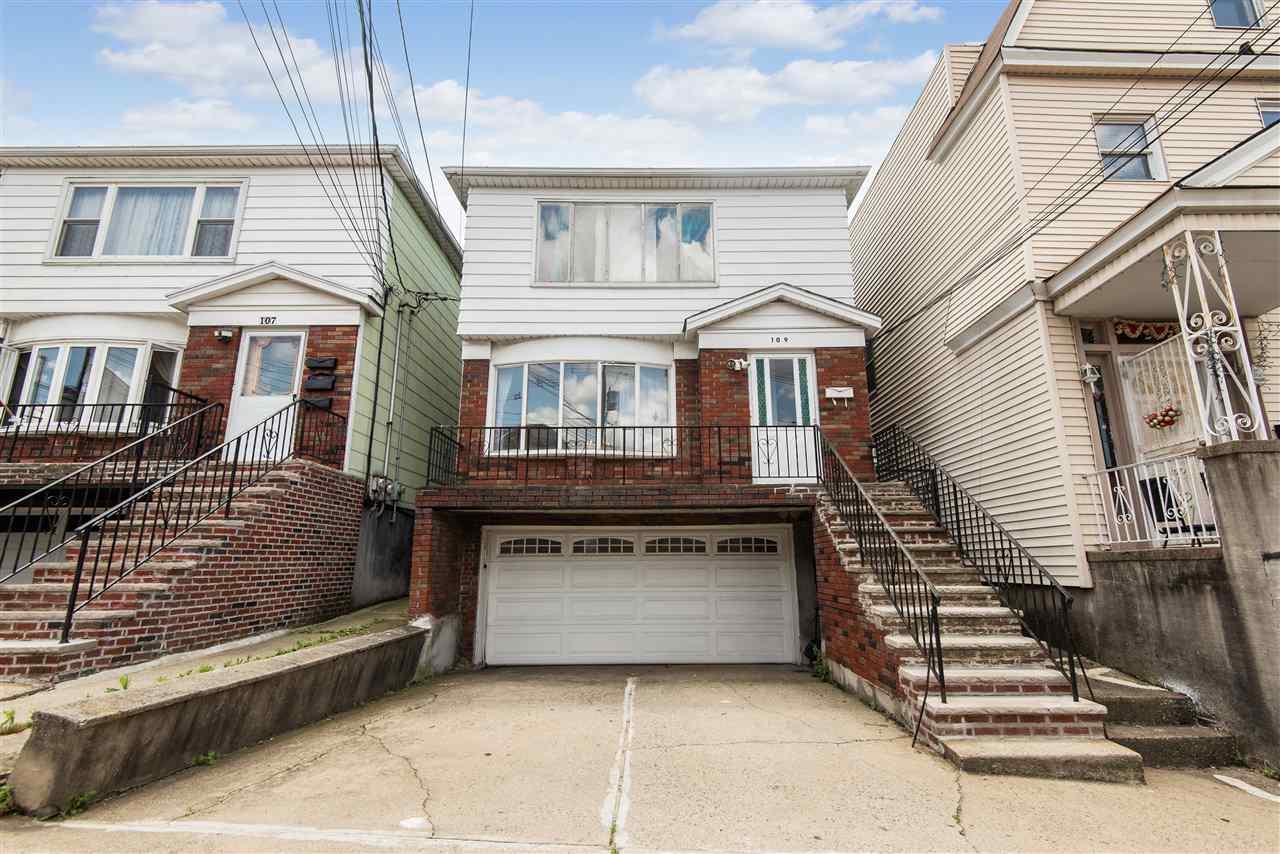 109 Hague St - Photo 1