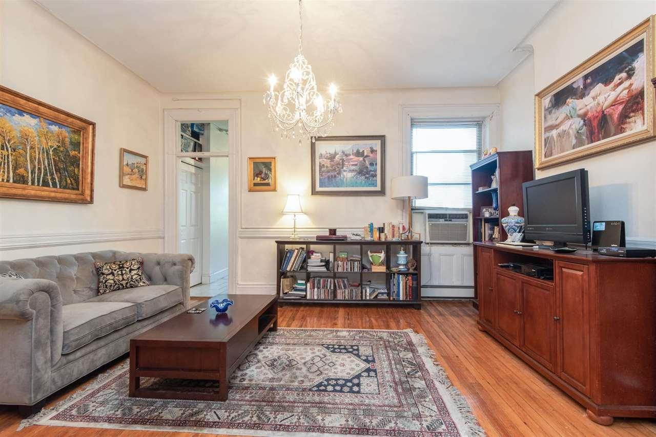 1122 Washington St - Photo 1