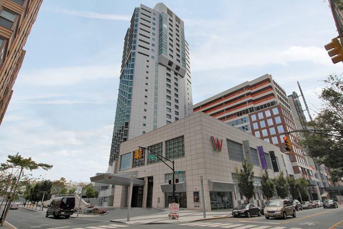225 River St - Photo 1