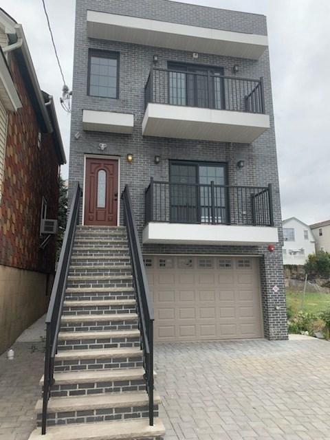 647 38TH ST - Photo 1