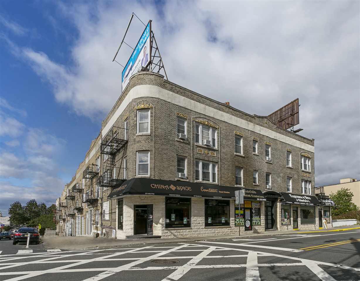 2 Broadway - Photo 1
