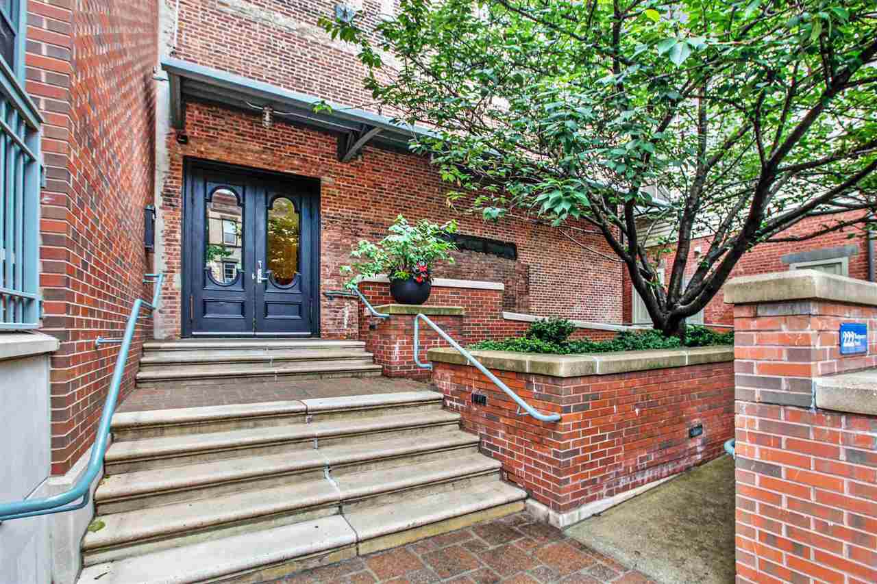 222 Montgomery St - Photo 1