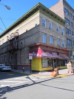 901 New York Ave - Photo 1