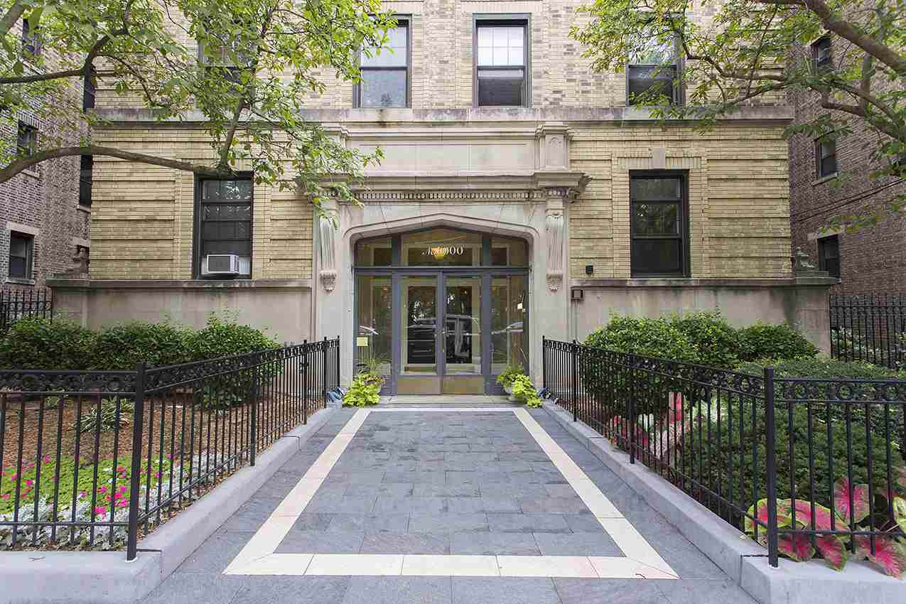 1000 Hudson St - Photo 1
