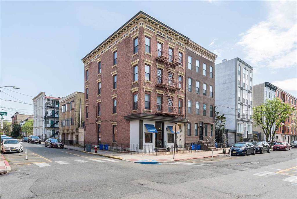 133 Madison St - Photo 1