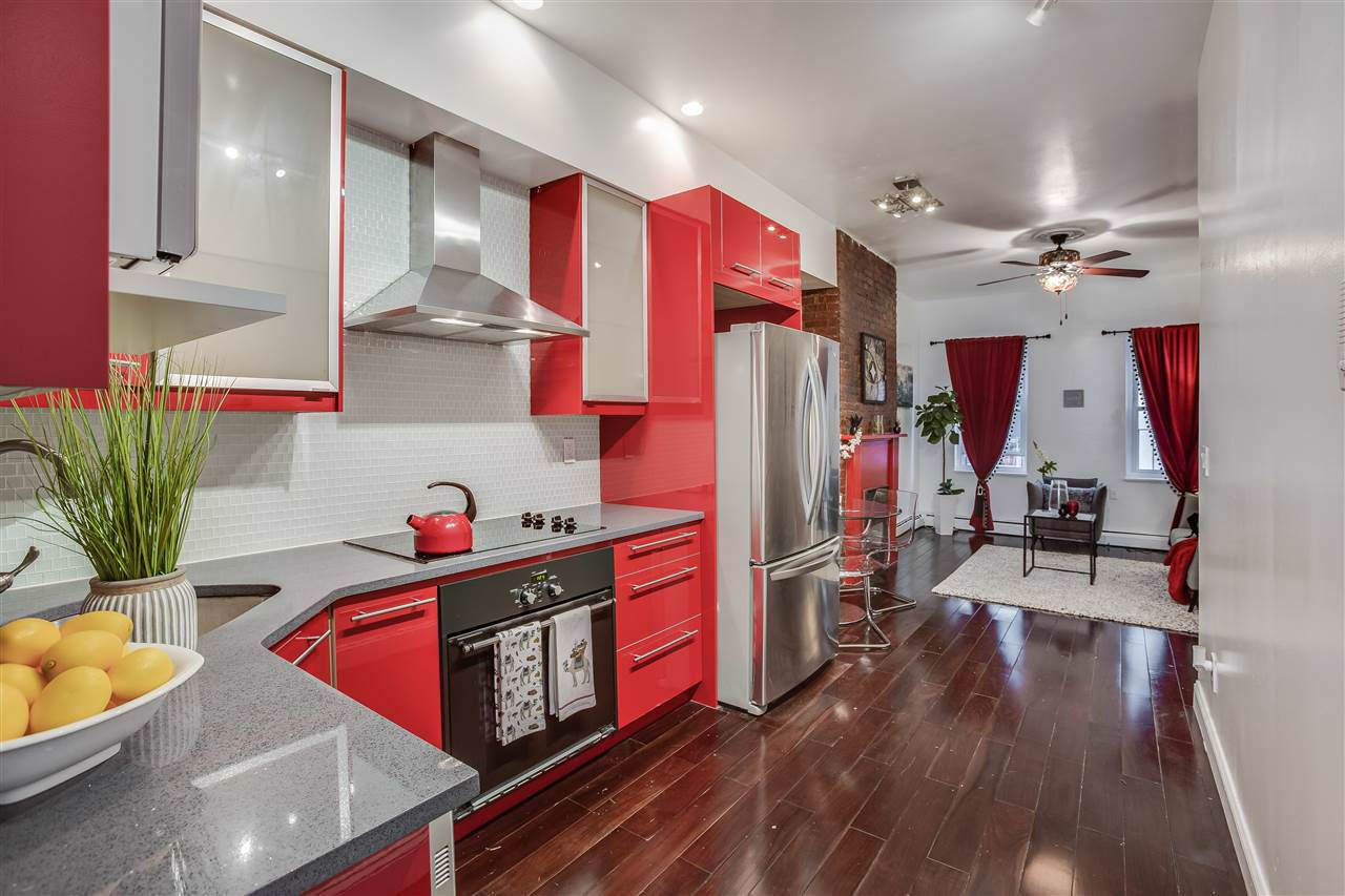 212 9TH ST - Photo 1