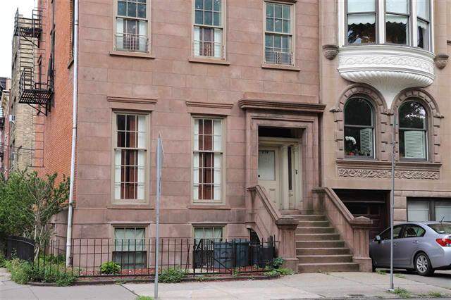 274 Barrow St - Photo 1