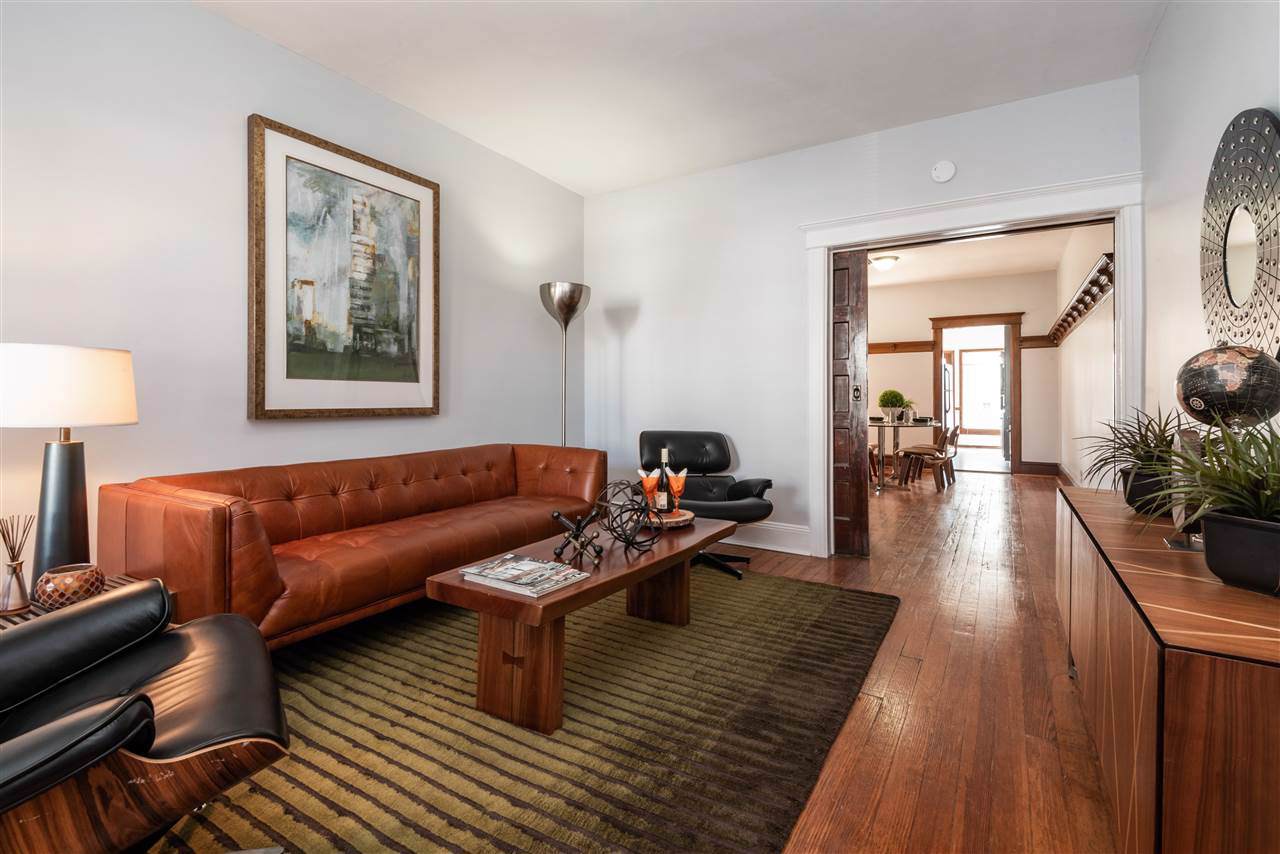 10 East 41St St - Photo 1