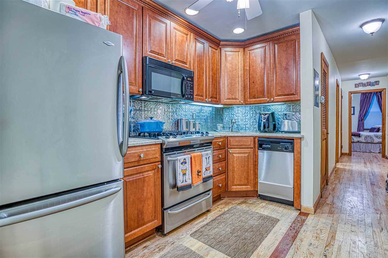 1105 Washington St - Photo 1