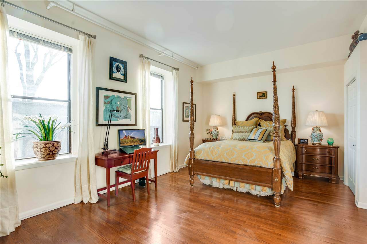 187 Wayne St - Photo 1