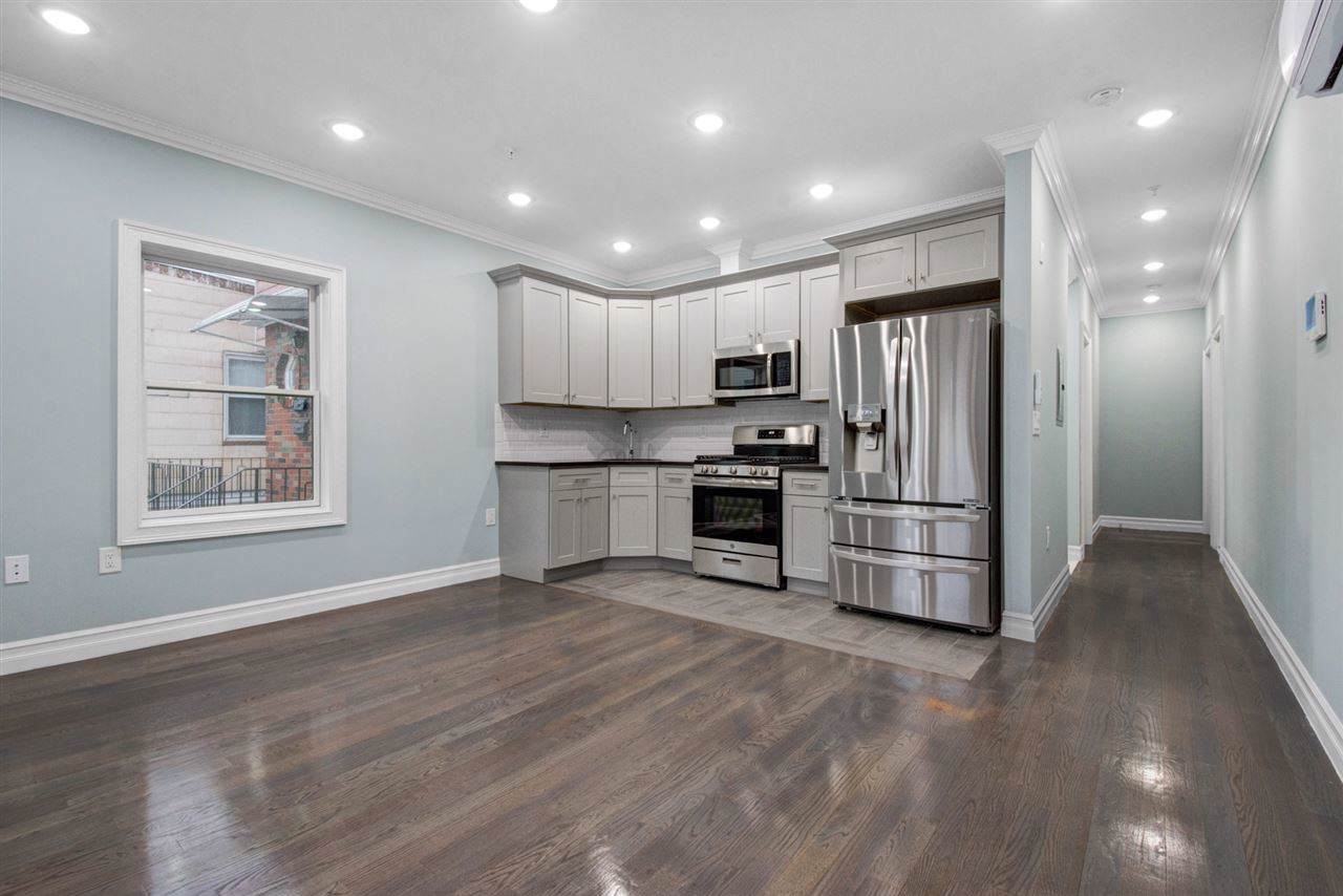 37 Spruce St - Photo 1