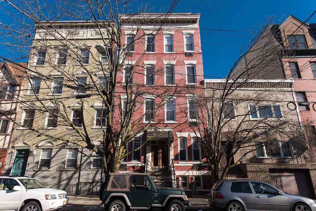 89 Grand St - Photo 1