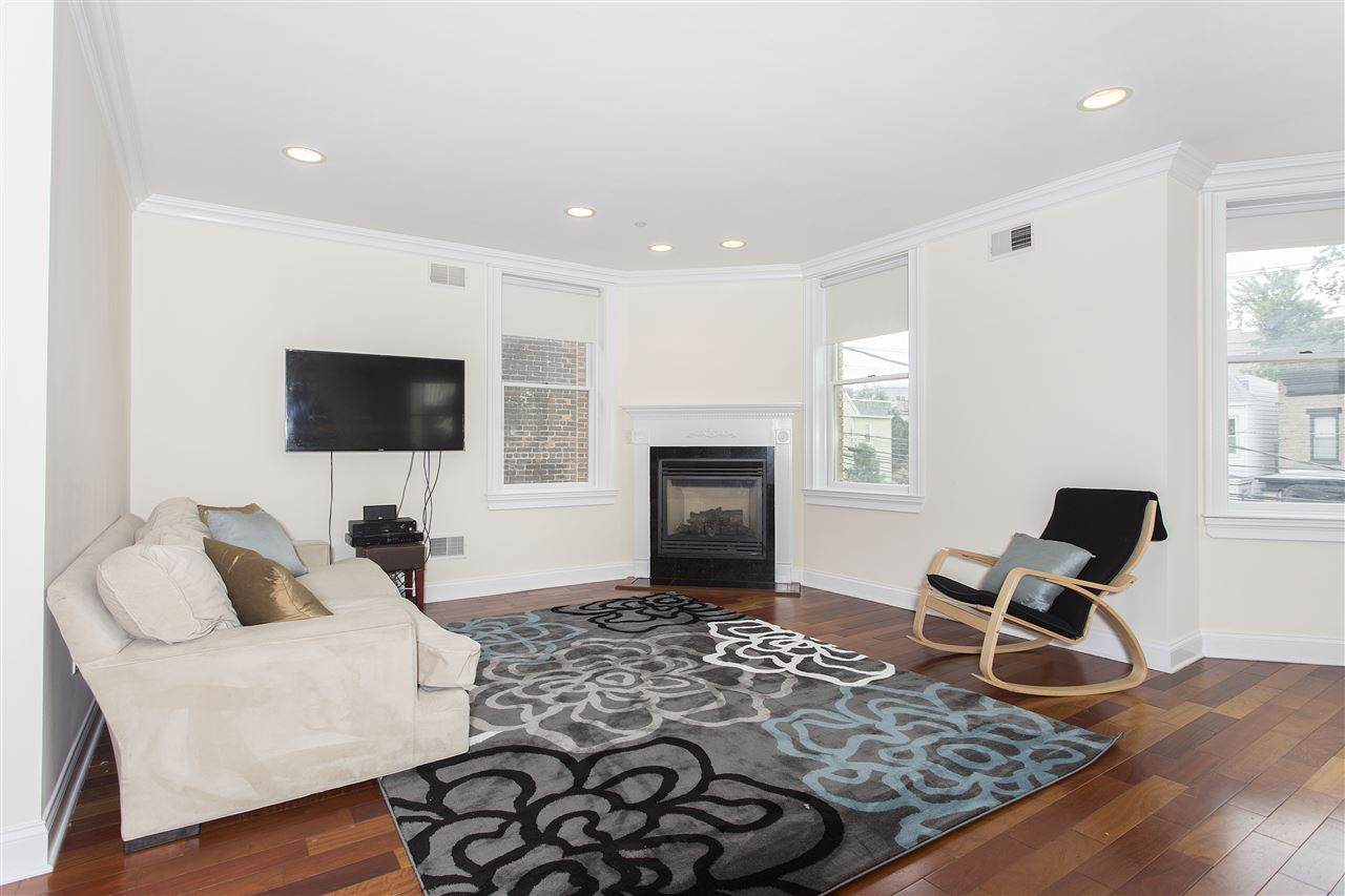209 Palisade Ave - Photo 1