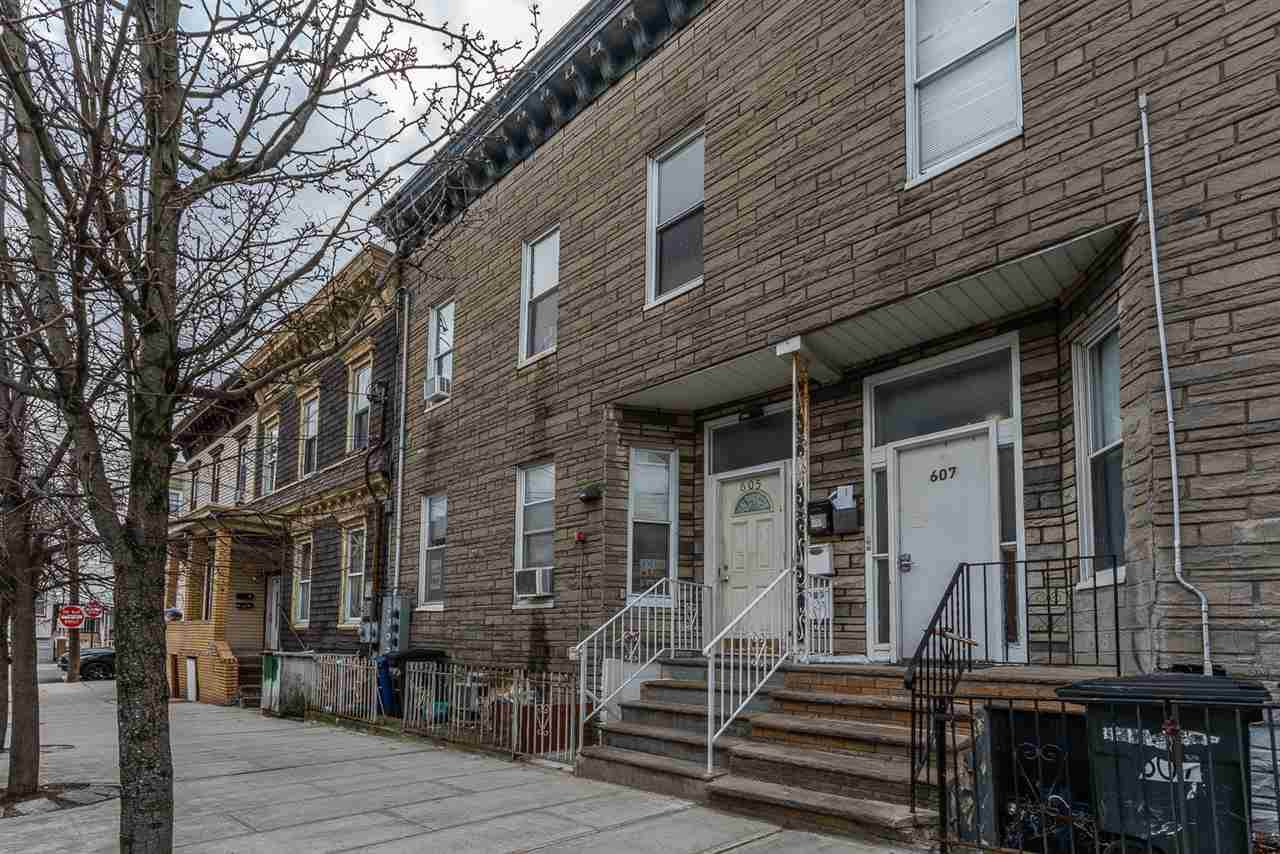 605 18TH ST - Photo 1