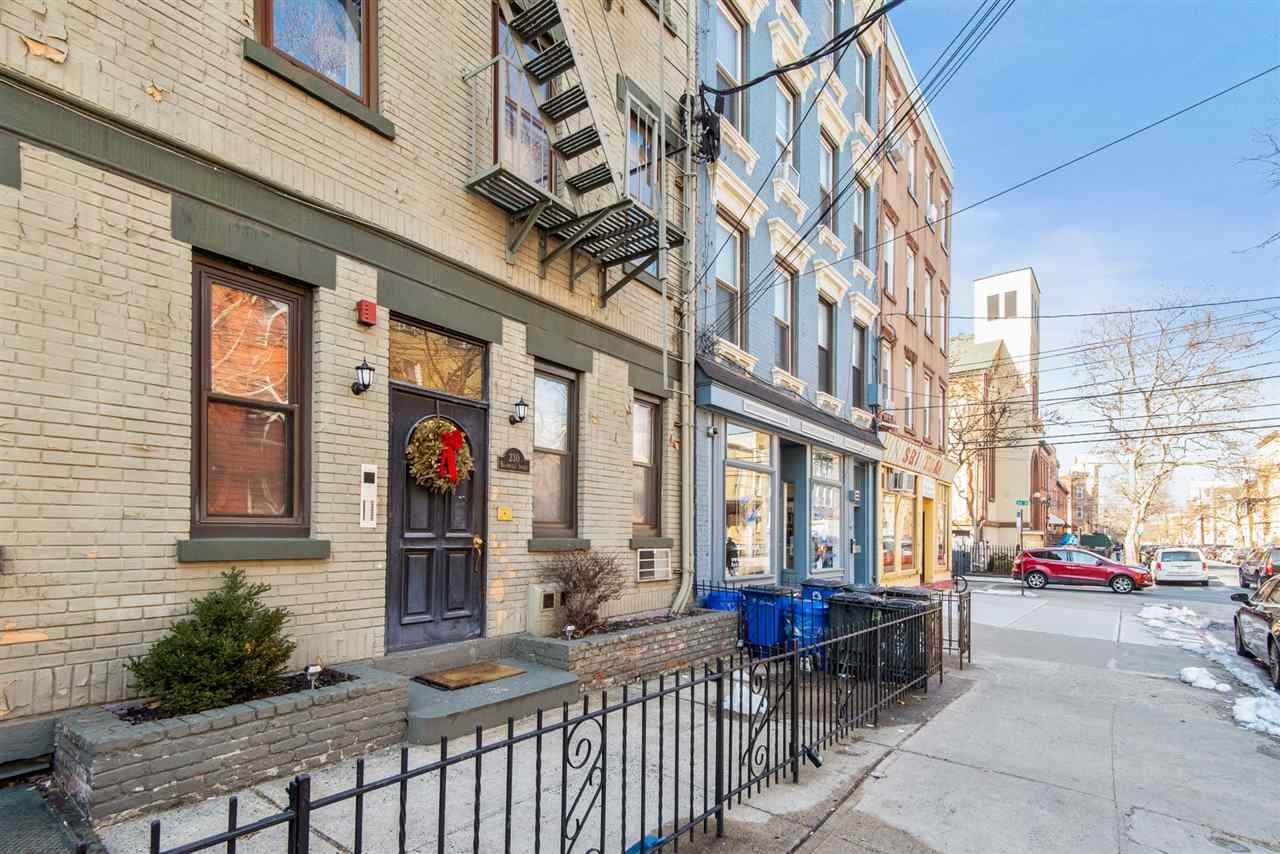 230 Bloomfield St - Photo 1