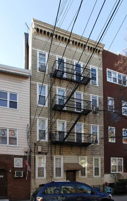 406 Madison St - Photo 1
