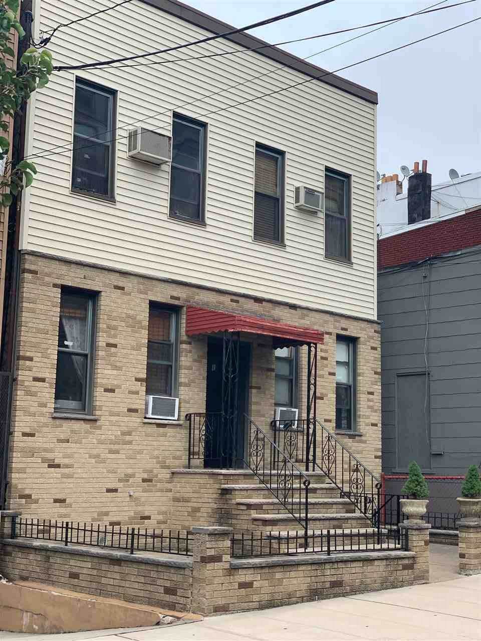 818 22ND ST - Photo 1