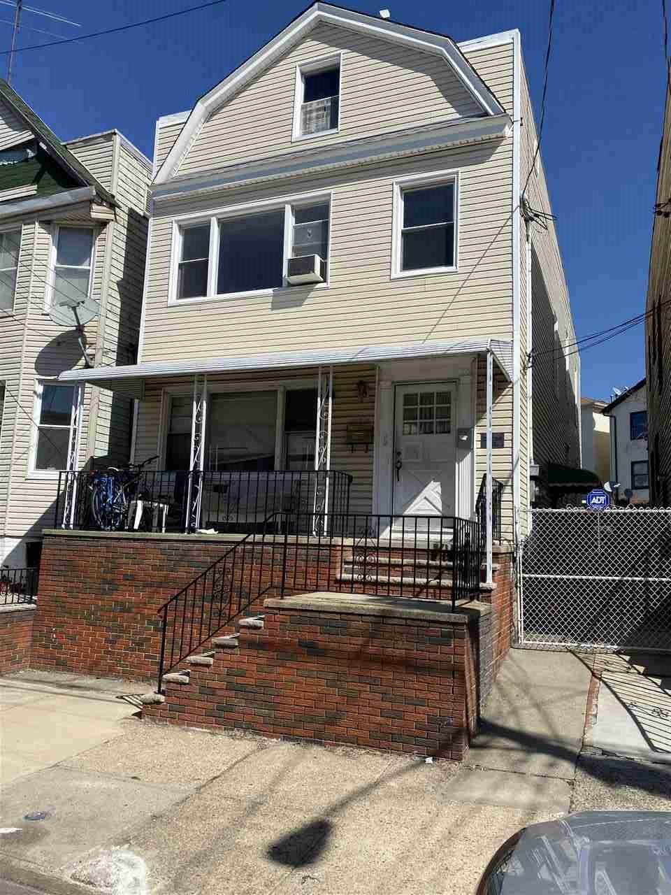 232 Cator Ave - Photo 1