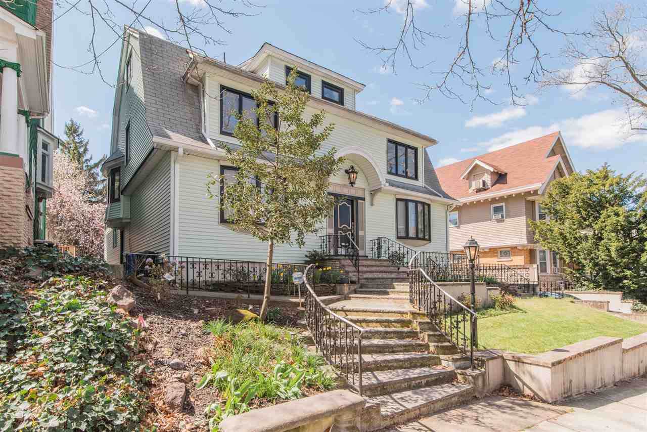 123 Gifford Ave - Photo 1